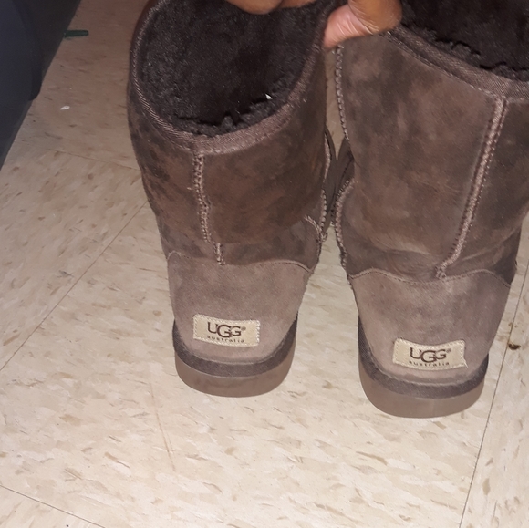 UGG - Picture 2 of 2